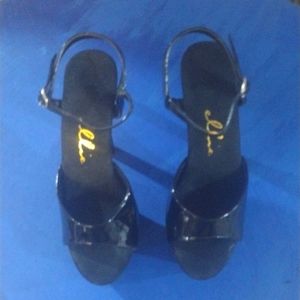 Elsie dress sandals in Black, style Juliet in perfect condition.